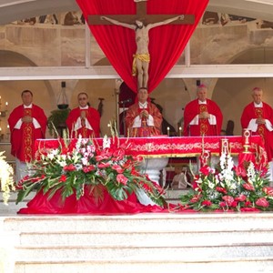 Biskup Šaško predslavio svetu misu na Svetu nedjelju u Svetištu Predragocjene Krvi Kristove